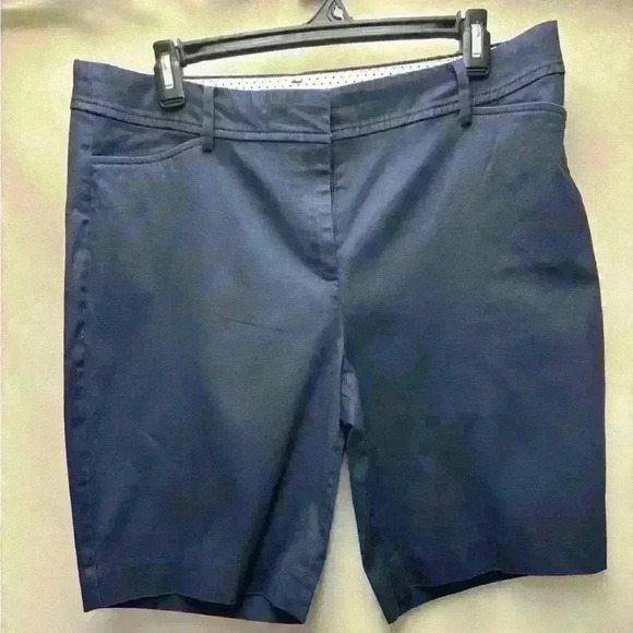 TALBOT’S PERFECT SHORTS SIZE 12 PETITE IN GENTLY USED CONDITION - Picture 1 of 5